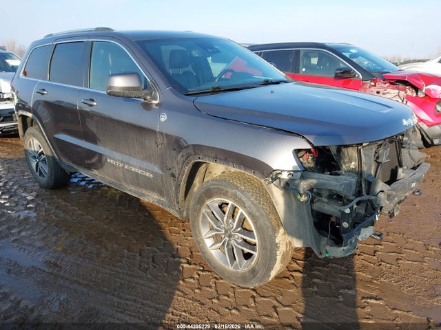 Salvage Jeep Grand Cherokee Image