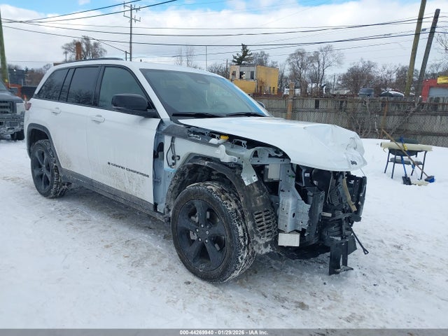 Salvage Jeep Grand Cherokee Image