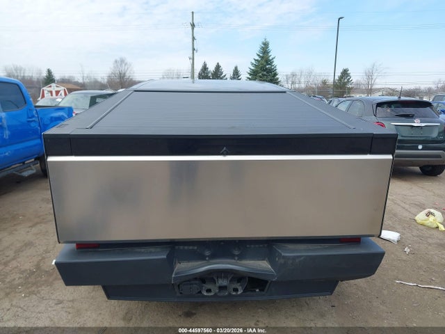 Tesla Cybertruck All-wheel Drive