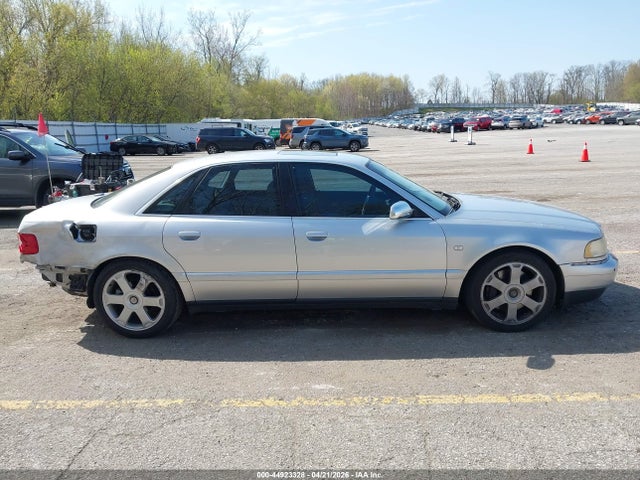 Audi S8 4.2