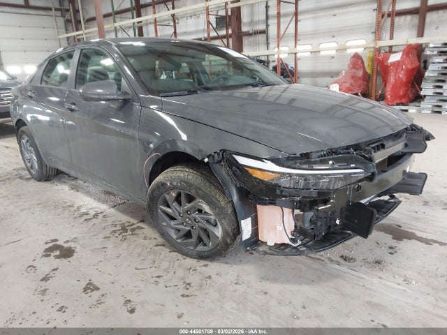 Salvage Hyundai ELANTRA Image
