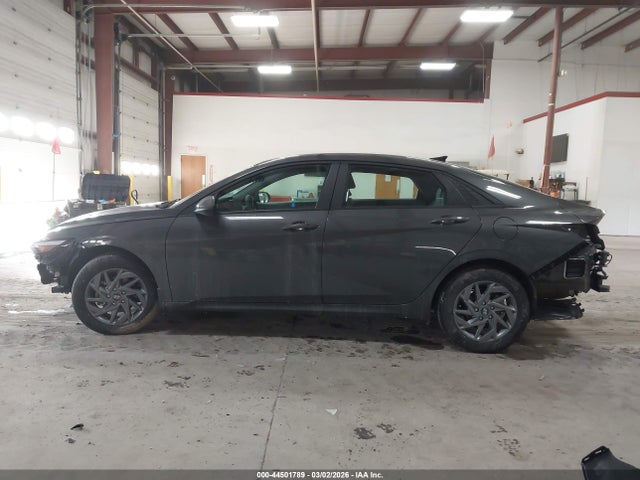 Hyundai ELANTRA Sel