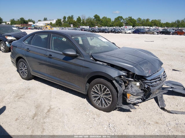 Salvage Volkswagen Jetta Image