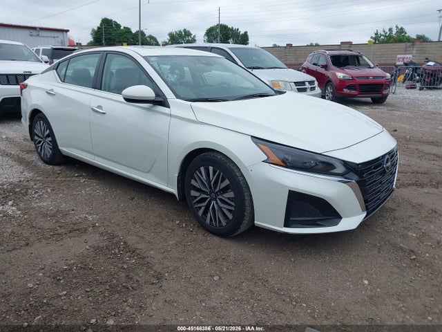 Salvage Nissan Altima Image