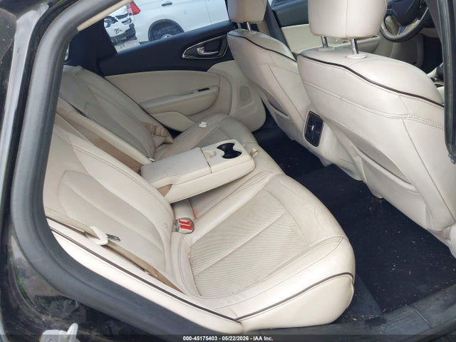 Chrysler 200 C