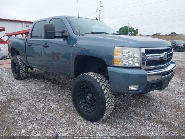 Salvage Chevrolet Silverado 1500 Image