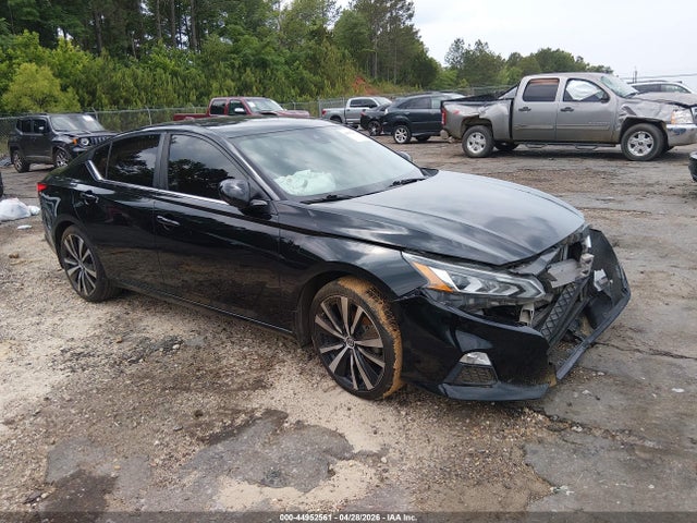 Salvage Nissan Altima Image