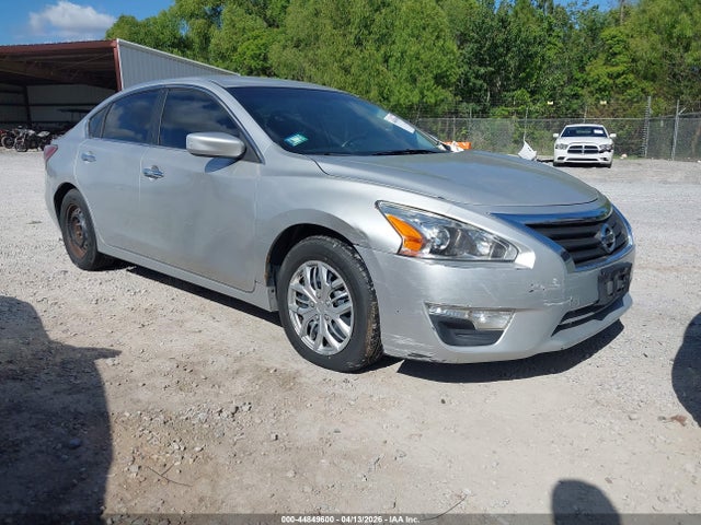 Salvage Nissan Altima Image