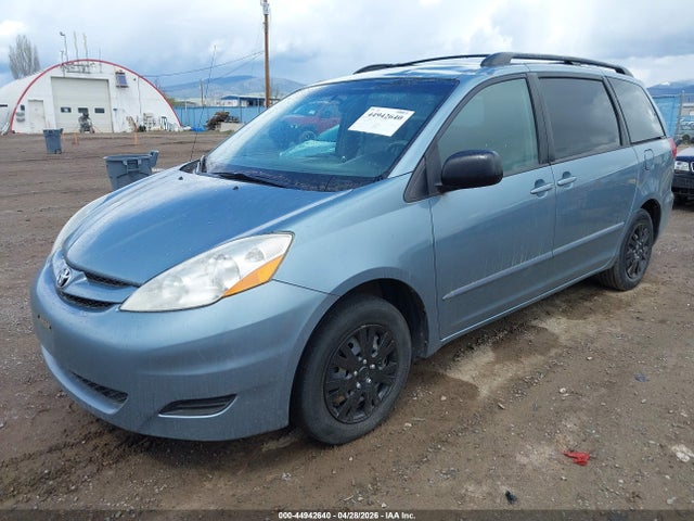Toyota Sienna Le