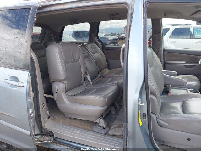 Toyota Sienna Le