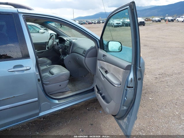 Toyota Sienna Le