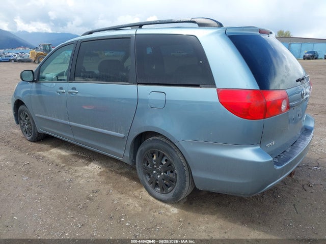 Toyota Sienna Le