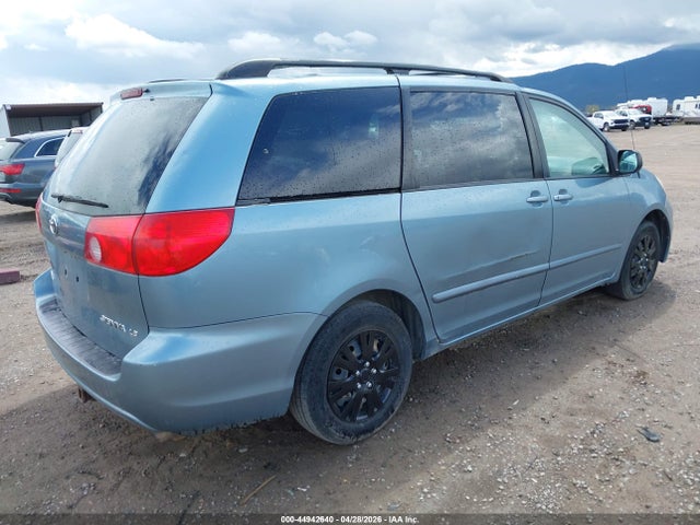 Toyota Sienna Le