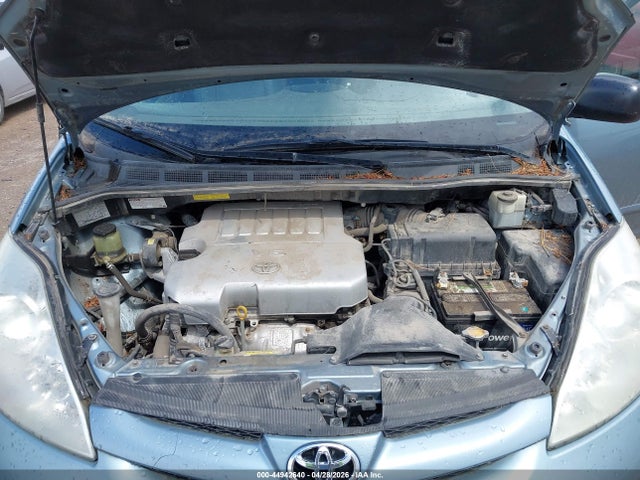 Toyota Sienna Le