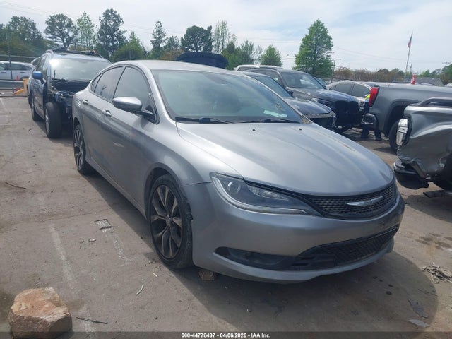 Salvage Chrysler 200 Image