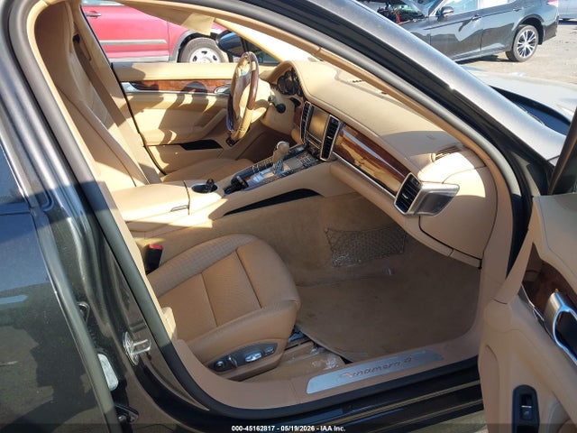 Porsche Panamera 4