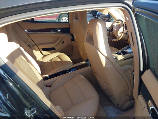 Porsche Panamera 4