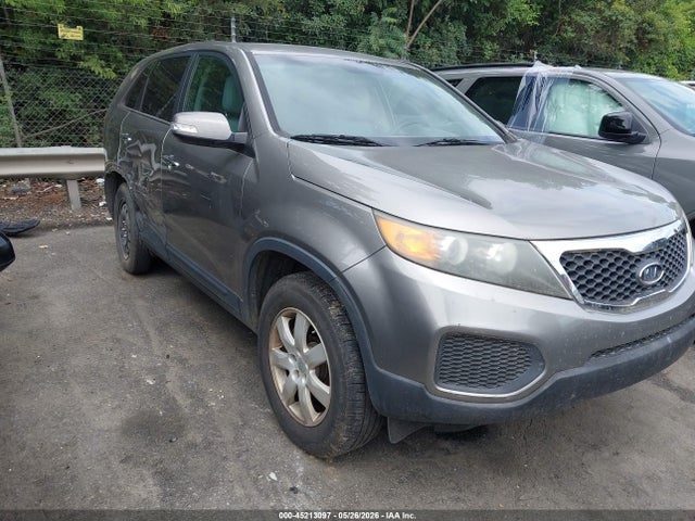 Salvage Kia Sorento Image