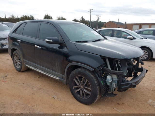Salvage Kia Sorento Image