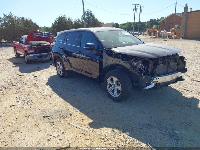 Salvage Toyota Highlander Image