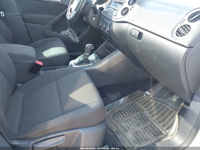 Volkswagen Tiguan S
