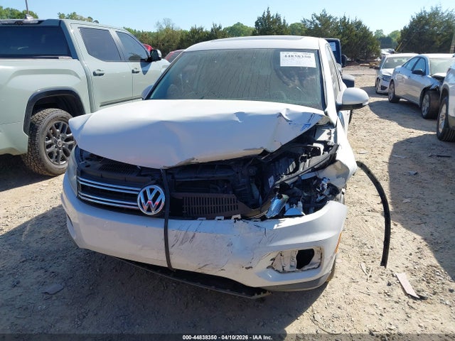 Volkswagen Tiguan S
