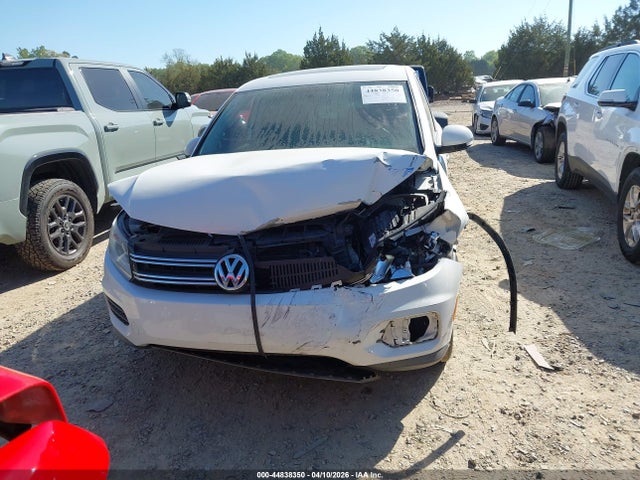 Volkswagen Tiguan S