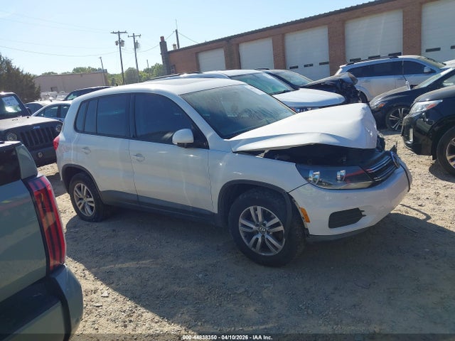 Volkswagen Tiguan S