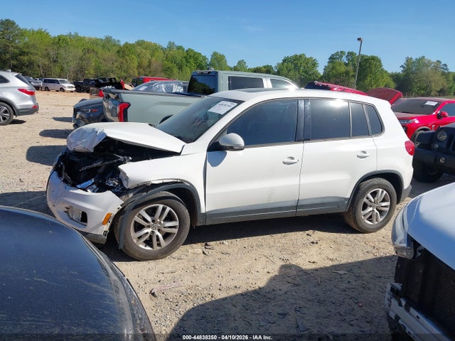 Volkswagen Tiguan S