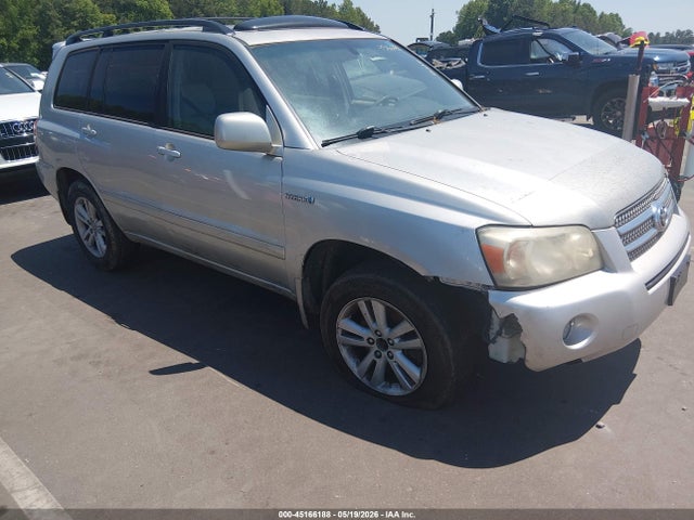 Salvage Toyota Highlander Image