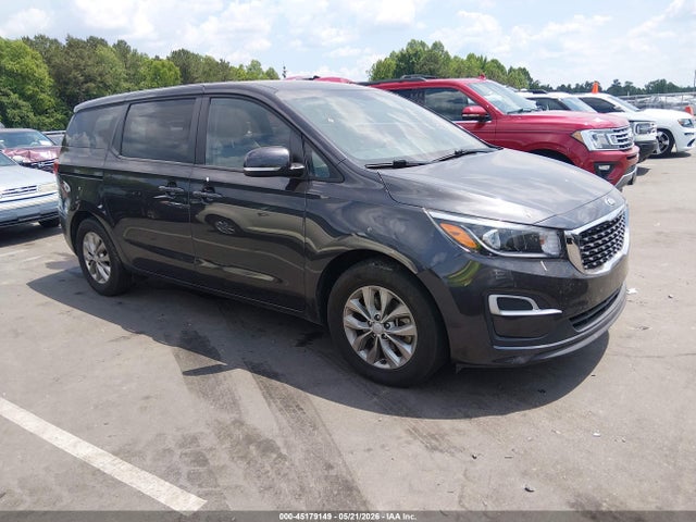 Salvage Kia Sedona Image
