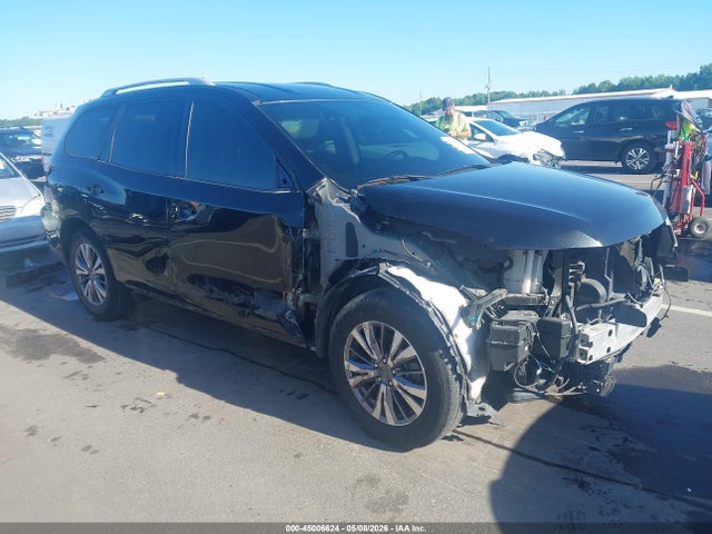 Salvage Nissan Pathfinder Image