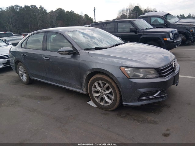 Salvage Volkswagen Passat Image