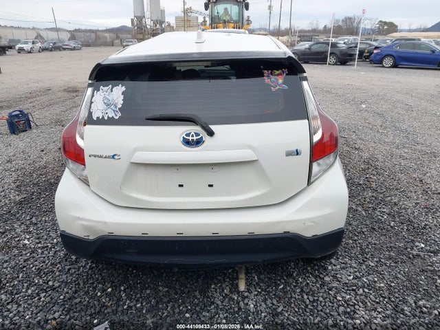 Toyota Prius c Three