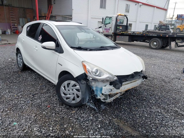 Salvage Toyota Prius c Image