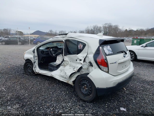 Toyota Prius c Three