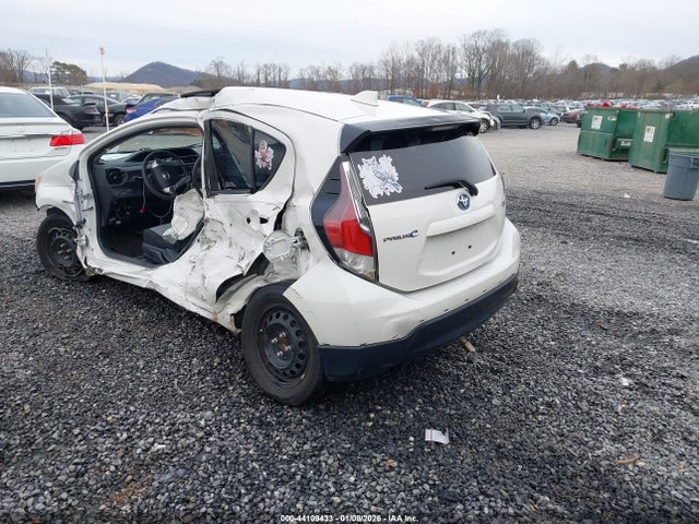 Toyota Prius c Three