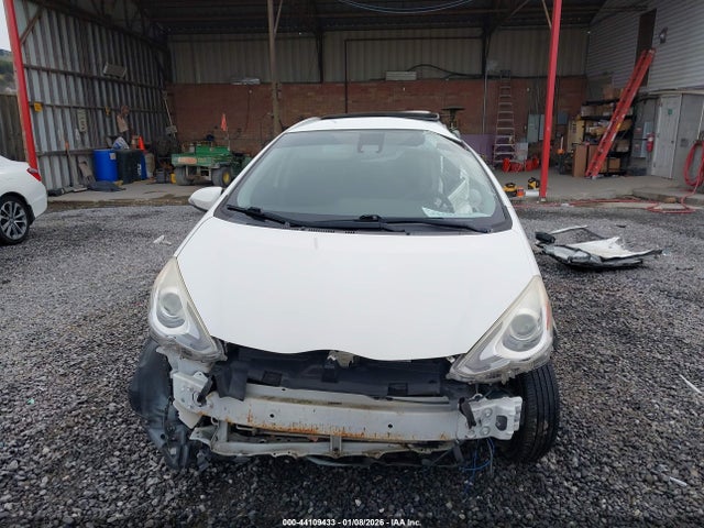 Toyota Prius c Three