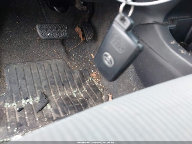 Toyota Prius c Three