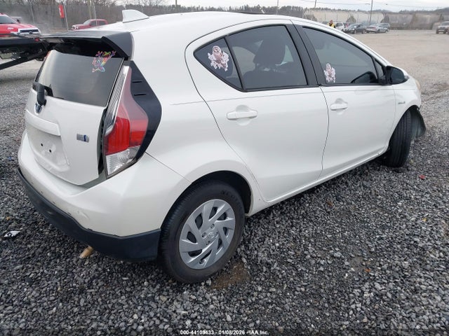 Toyota Prius c Three