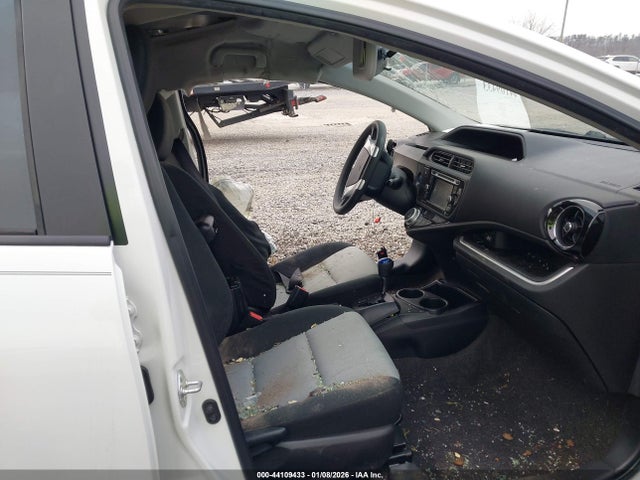 Toyota Prius c Three
