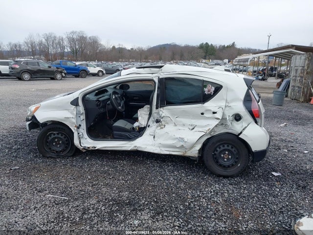 Toyota Prius c Three