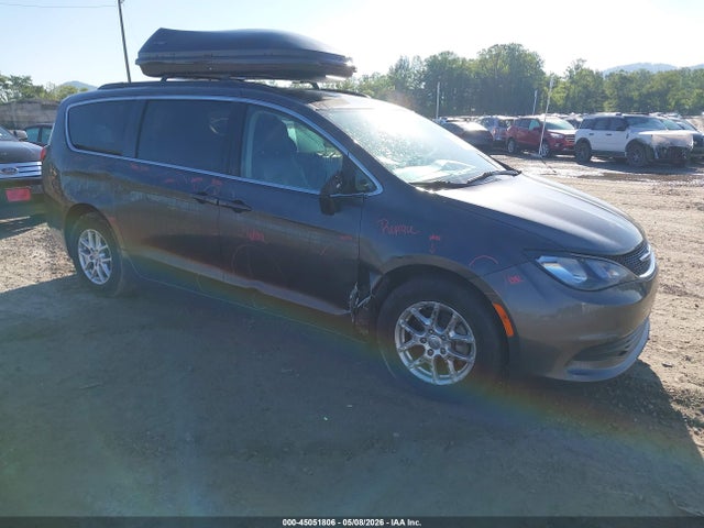 Salvage Chrysler Voyager Image
