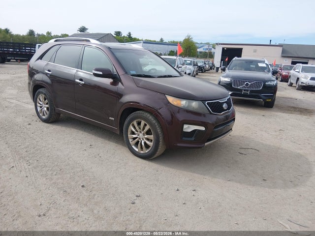Salvage Kia Sorento Image