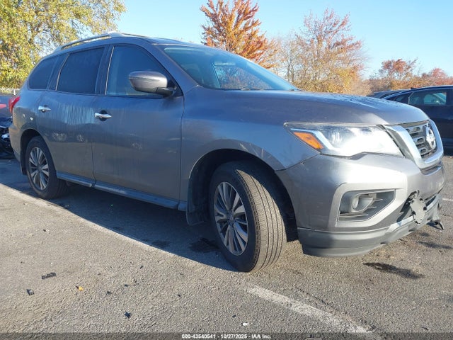 Salvage Nissan Pathfinder Image