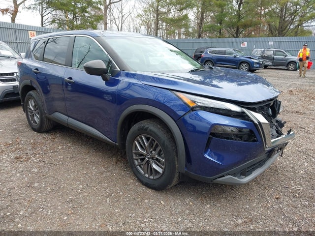 Salvage Nissan Rogue Image
