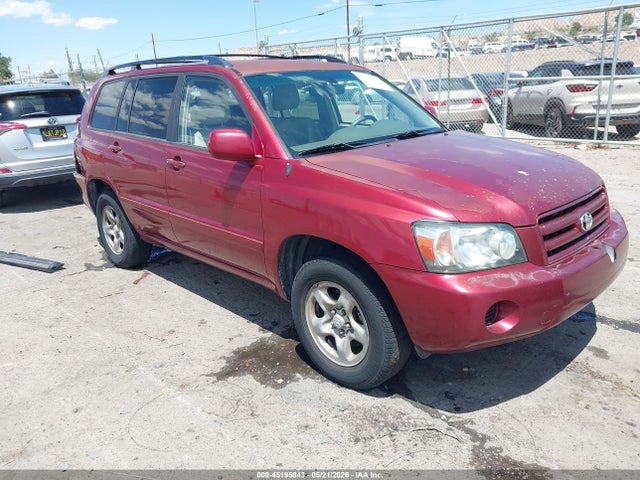 Salvage Toyota Highlander Image