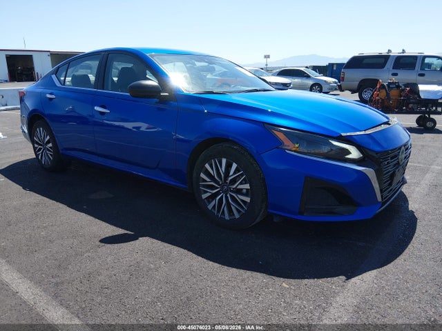Salvage Nissan Altima Image