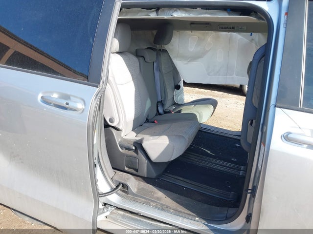 Toyota Sienna Le