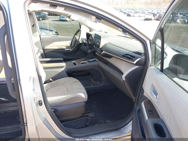 Toyota Sienna Le